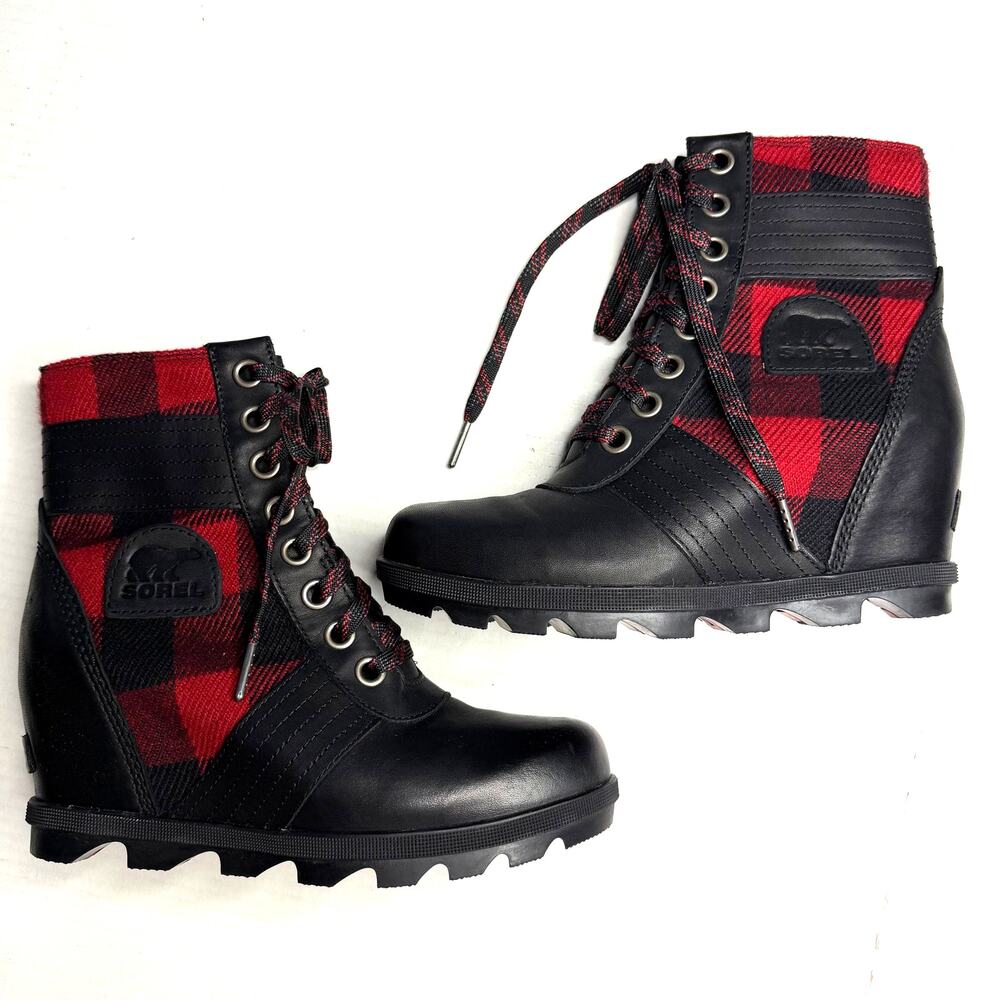 Sz 8 Sorel Lexie Wedge Boot red black plaid Grunge Punk Winter Flannel Cabincore - Picture 2 of 9